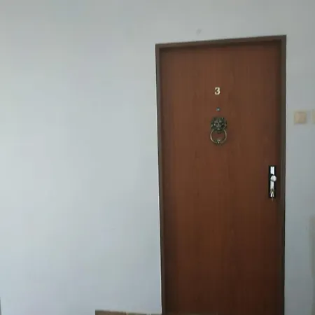 Need In Iii-7 Bed Ap- Cycling Trail Apartment *