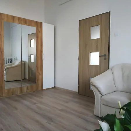 Need In Iii-7 Bed Ap- Cycling Trail Apartment Decin