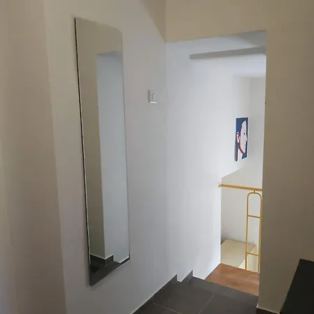 Need In Iii-7 Bed Ap- Cycling Trail Apartment *