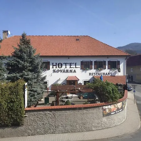 Need In Iii-7 Bed Ap- Cycling Trail Apartment Decin
