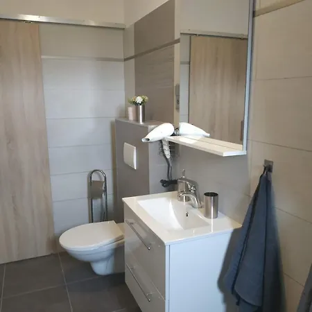 Need In Iii-7 Bed Ap- Cycling Trail Apartment *