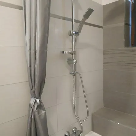 Apartment Need In Iii-7 Bed Ap- Cycling Trail *